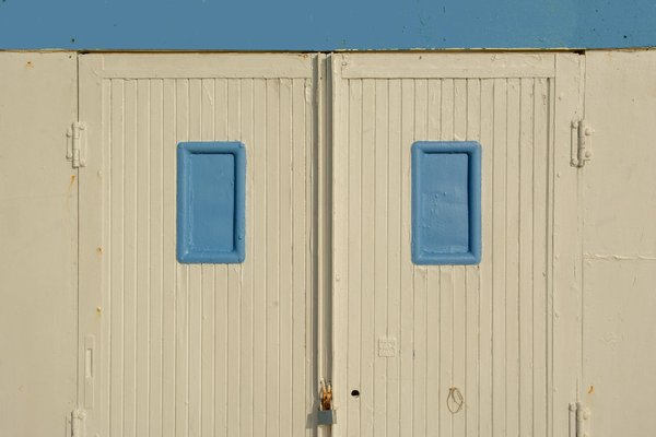 Quels sont les meilleurs spots pour observer les oiseaux dans les marais de Camargue, France?