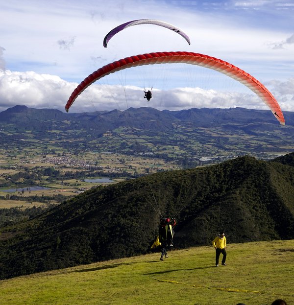 Où faire du parapente au-dessus des montagnes des Dolomites, Italie?